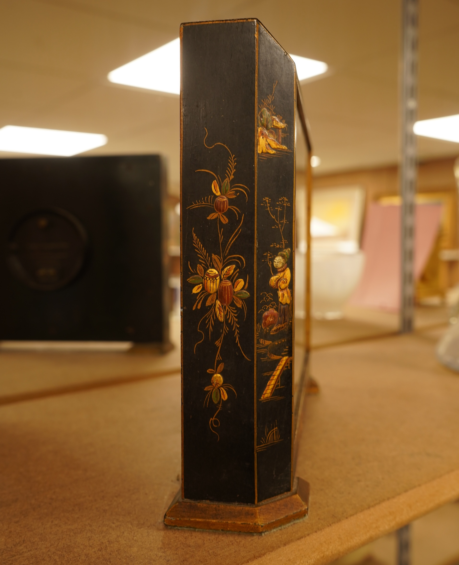 A Smith's electric chinoiserie lacquered mantel clock, 28cm wide